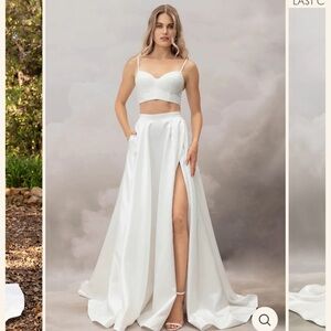 Teffa Bridal skirt with high-slit and trailing train
